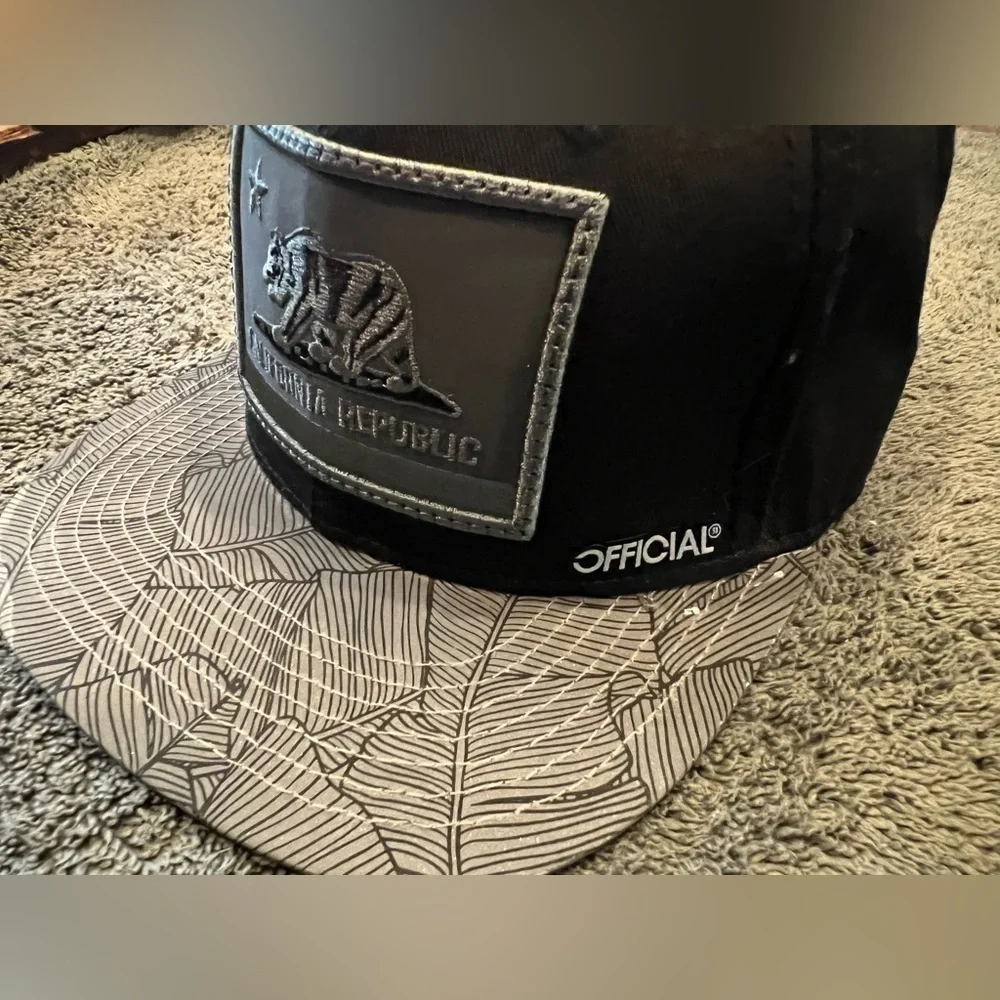 Official California Republic Flag Bear Gray Black Snapback